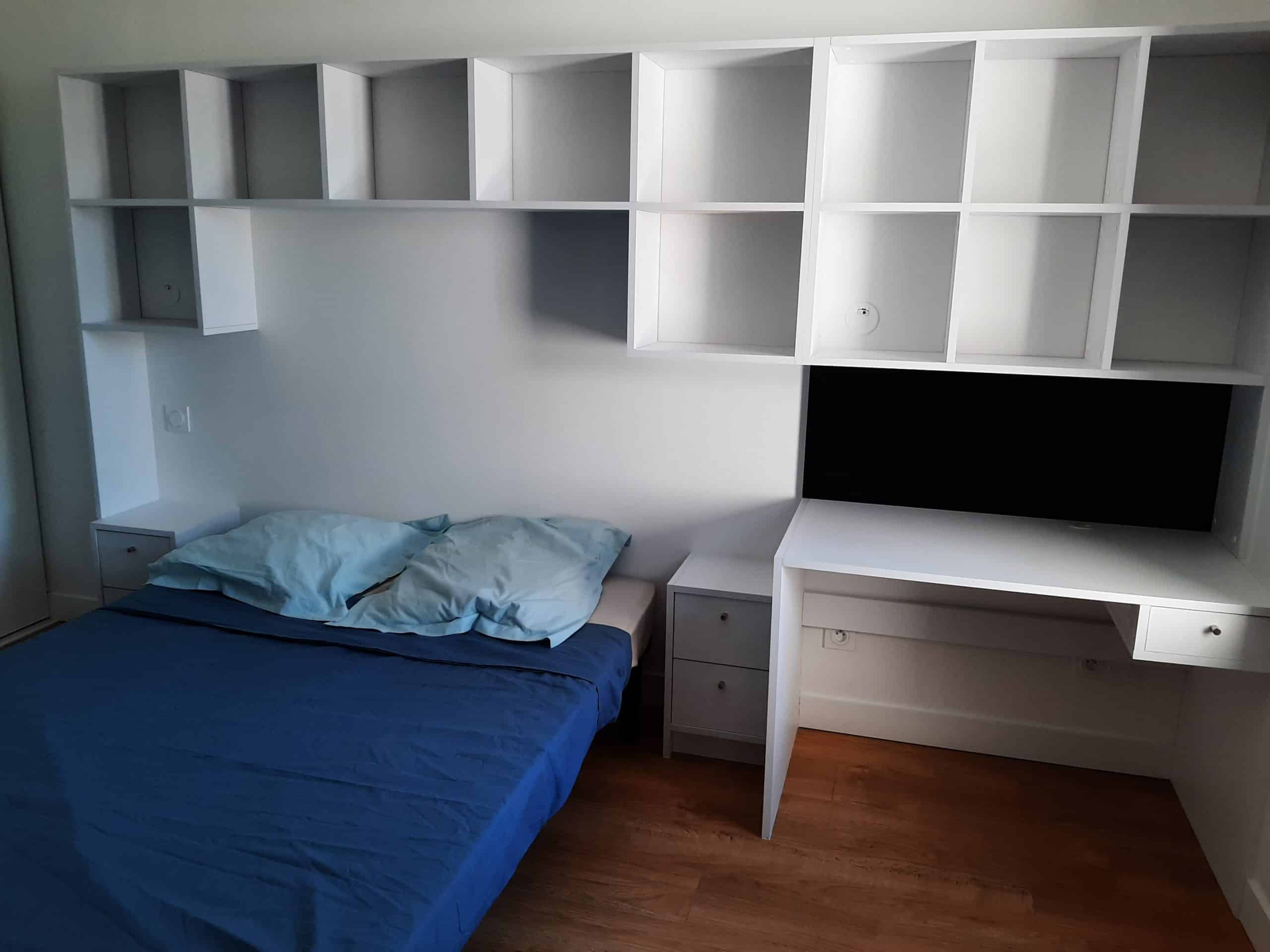 Pont de lit et bureau sur mesure créé par les Ateliers Michel dans le Maine-et-Loire