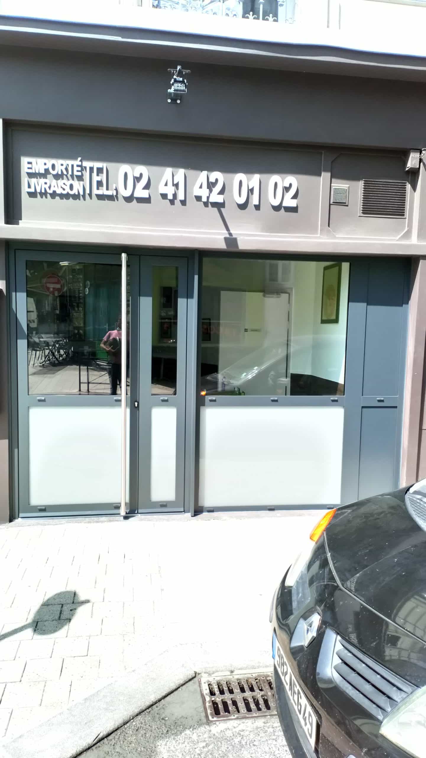Réfection menuiserie façade Sushi shop Angers en alu Technal_2
