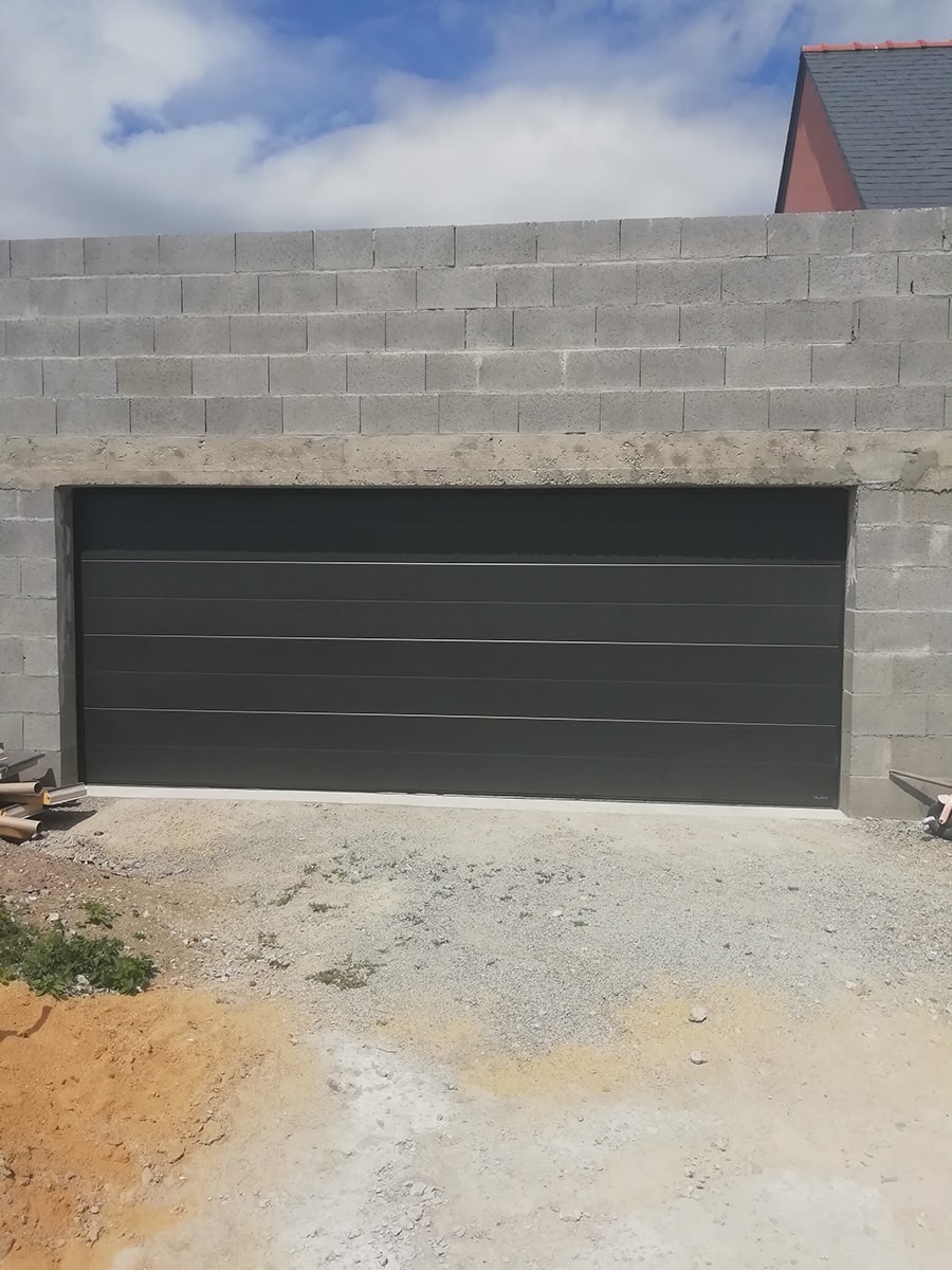 Installation d'une porte de garage dans le 49
