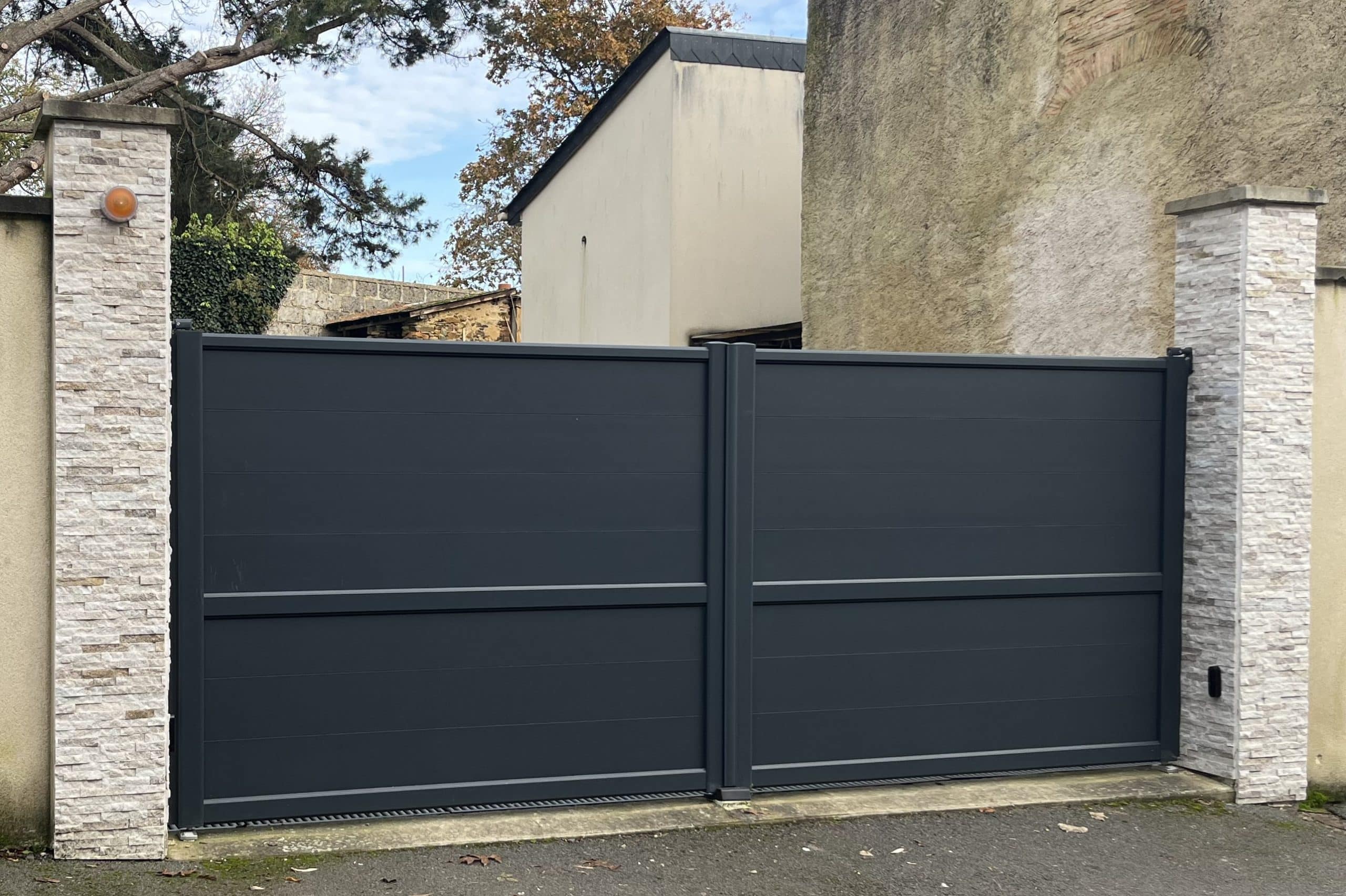 Portail_aluminium_Pinson_First