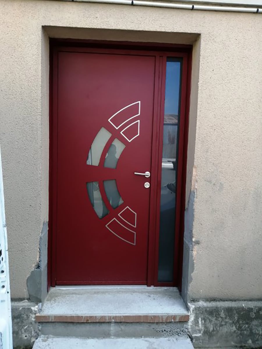 Poseur de porte d'entrée en alu à angers