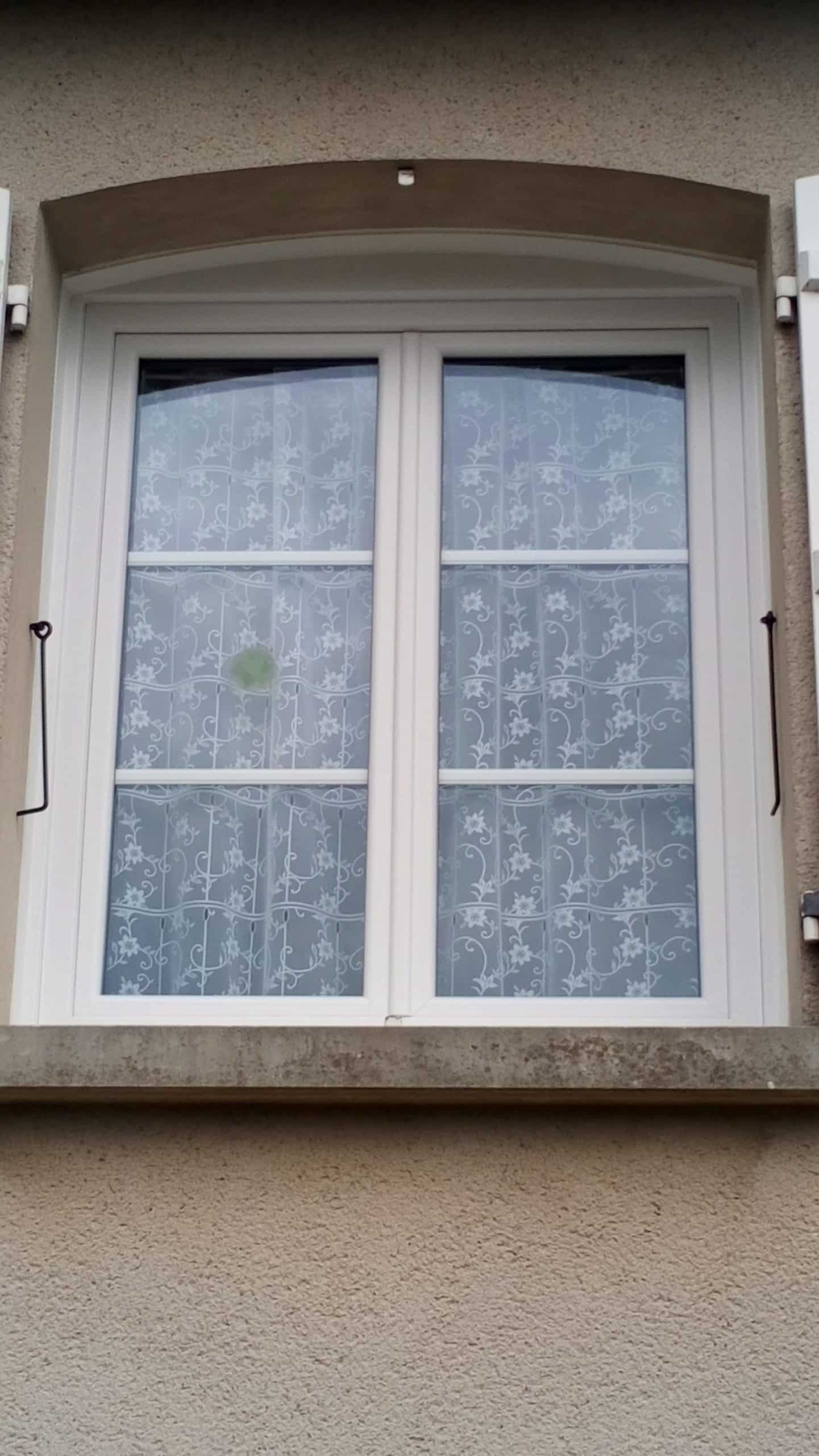 Fenêtre pvc arc surbaissé