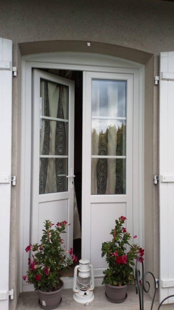 Porte fenêtre serrure pvc