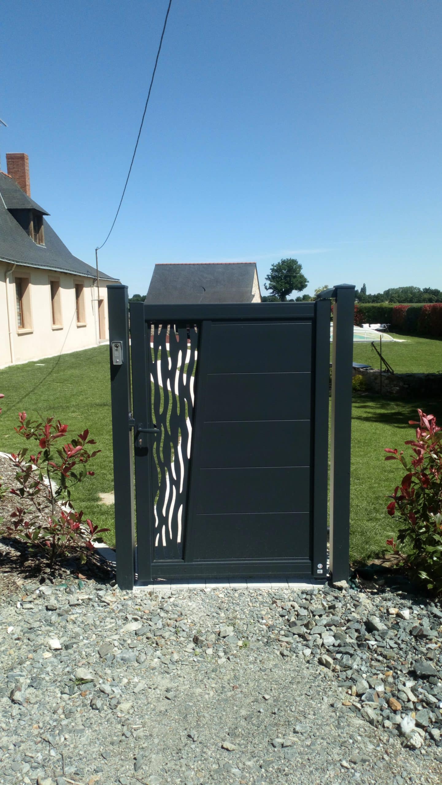 Portillon alu avec poteaux support et visiophone
