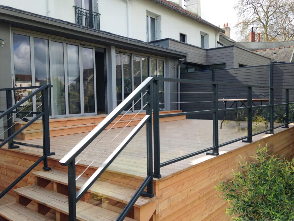 Retouche de terrasse et pose de garde-corps pour escalier à Angers